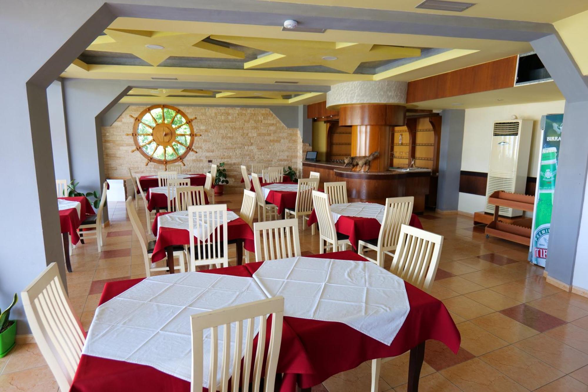 Edva Resort Radhimë エクステリア 写真