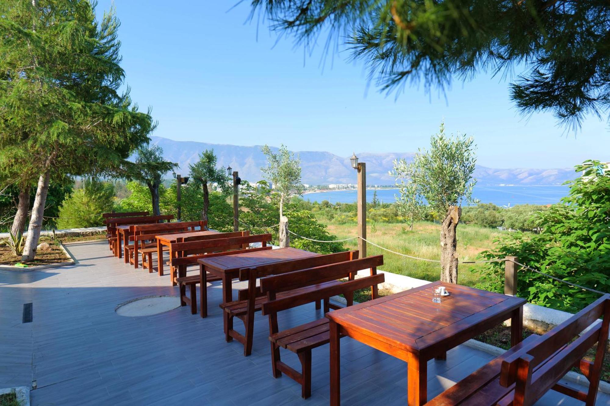 Edva Resort Radhimë エクステリア 写真