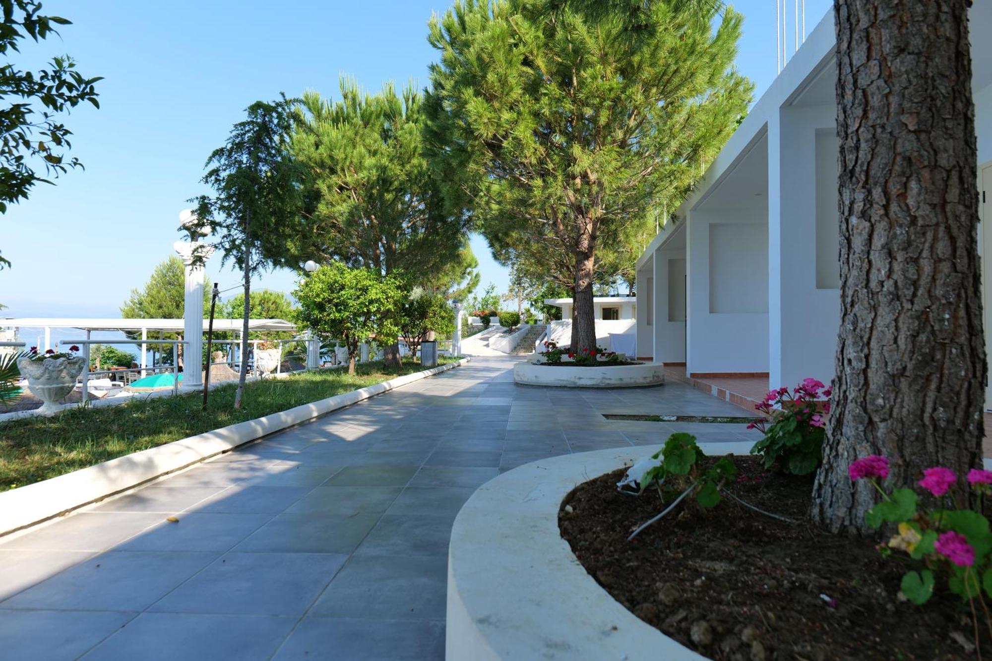 Edva Resort Radhimë エクステリア 写真
