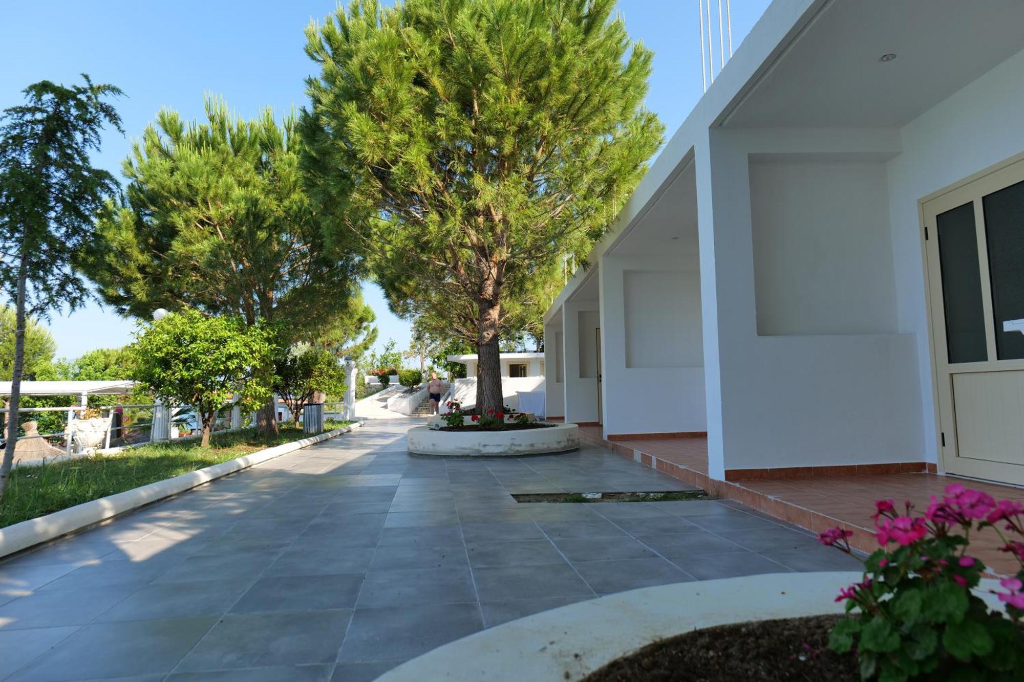 Edva Resort Radhimë エクステリア 写真