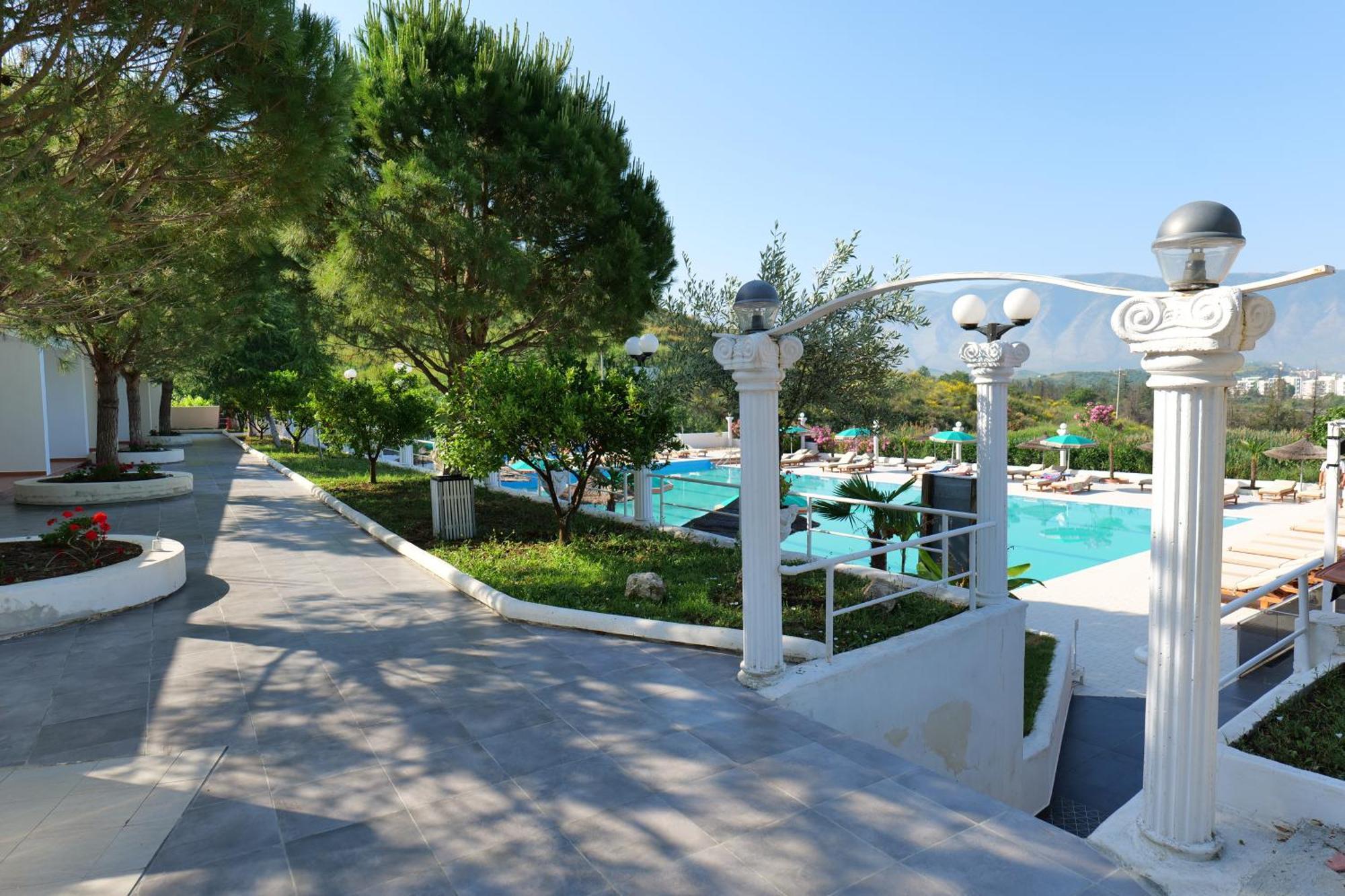 Edva Resort Radhimë エクステリア 写真