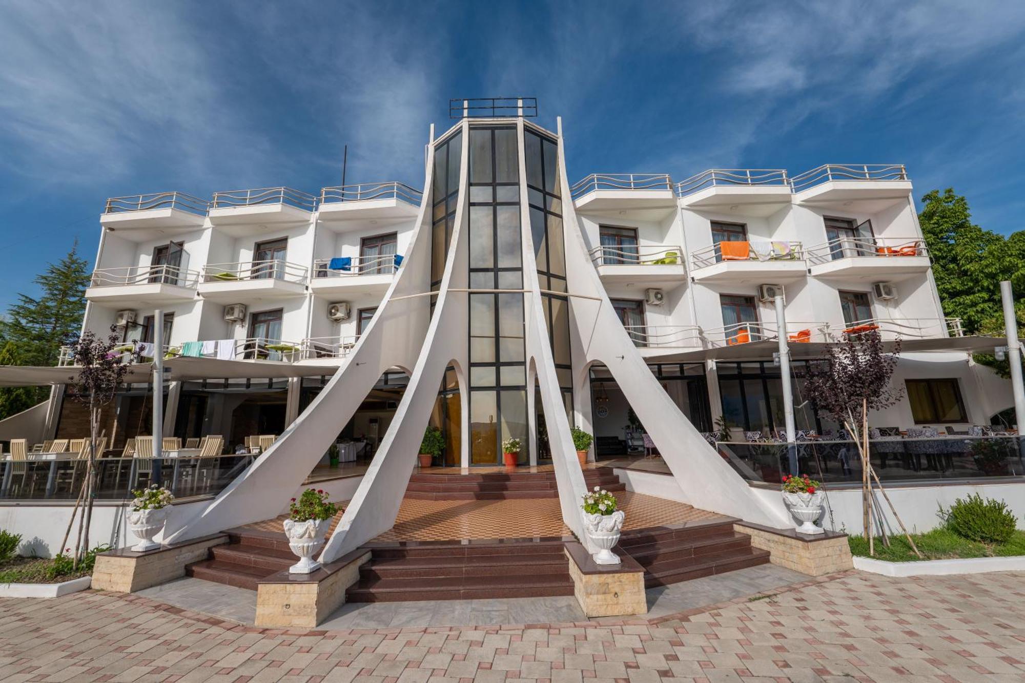 Edva Resort Radhimë エクステリア 写真