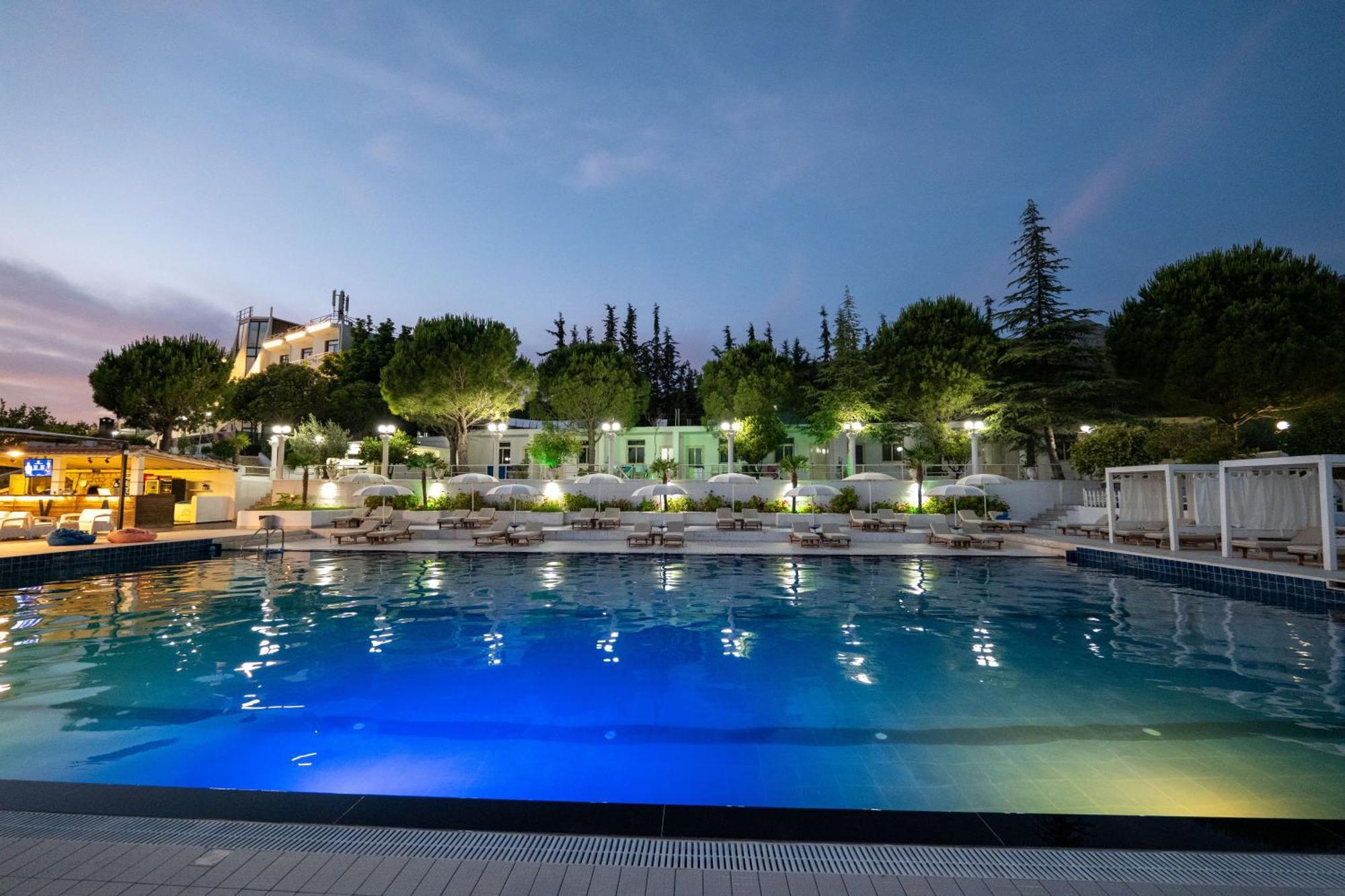 Edva Resort Radhimë エクステリア 写真