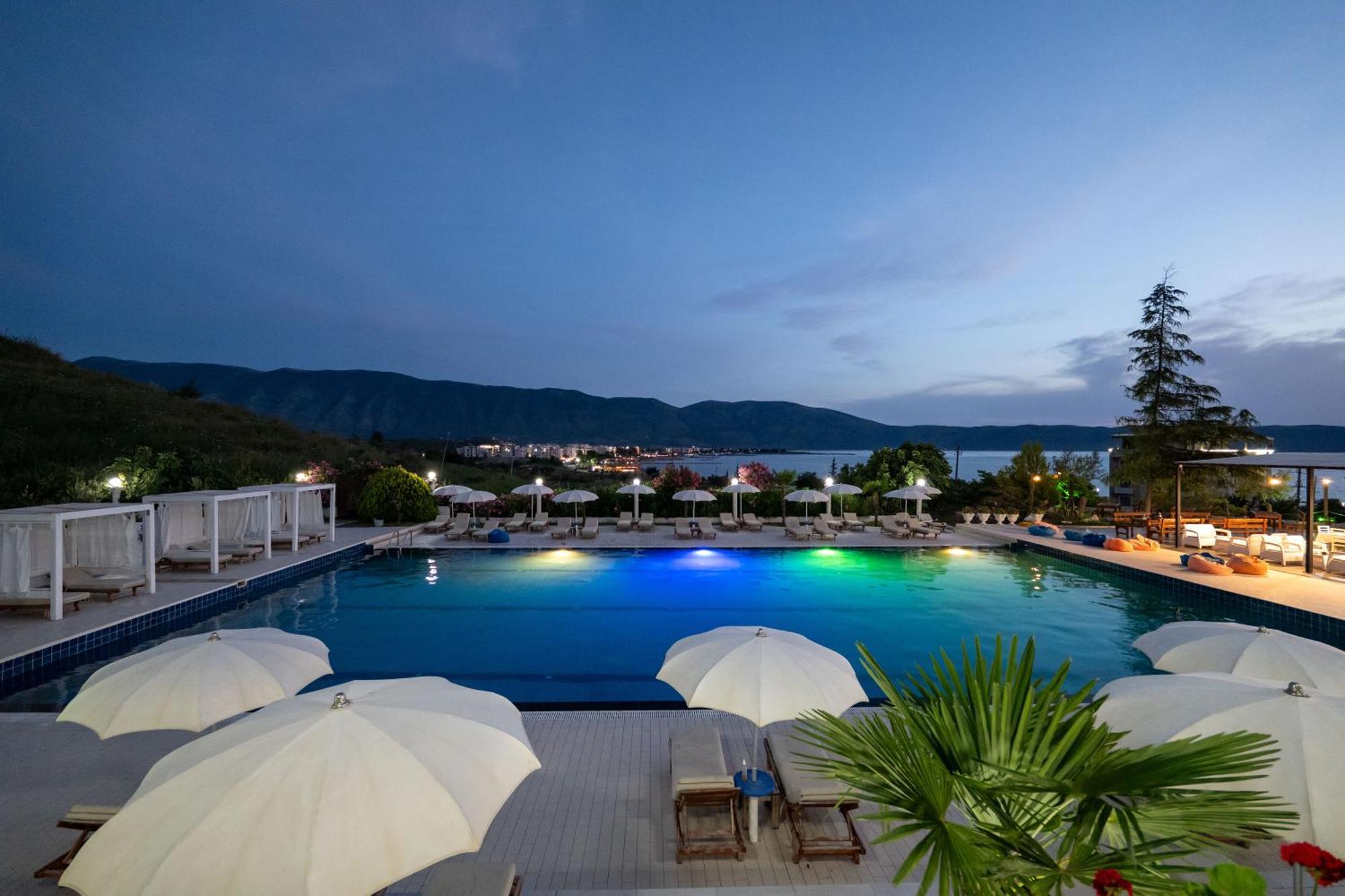 Edva Resort Radhimë エクステリア 写真
