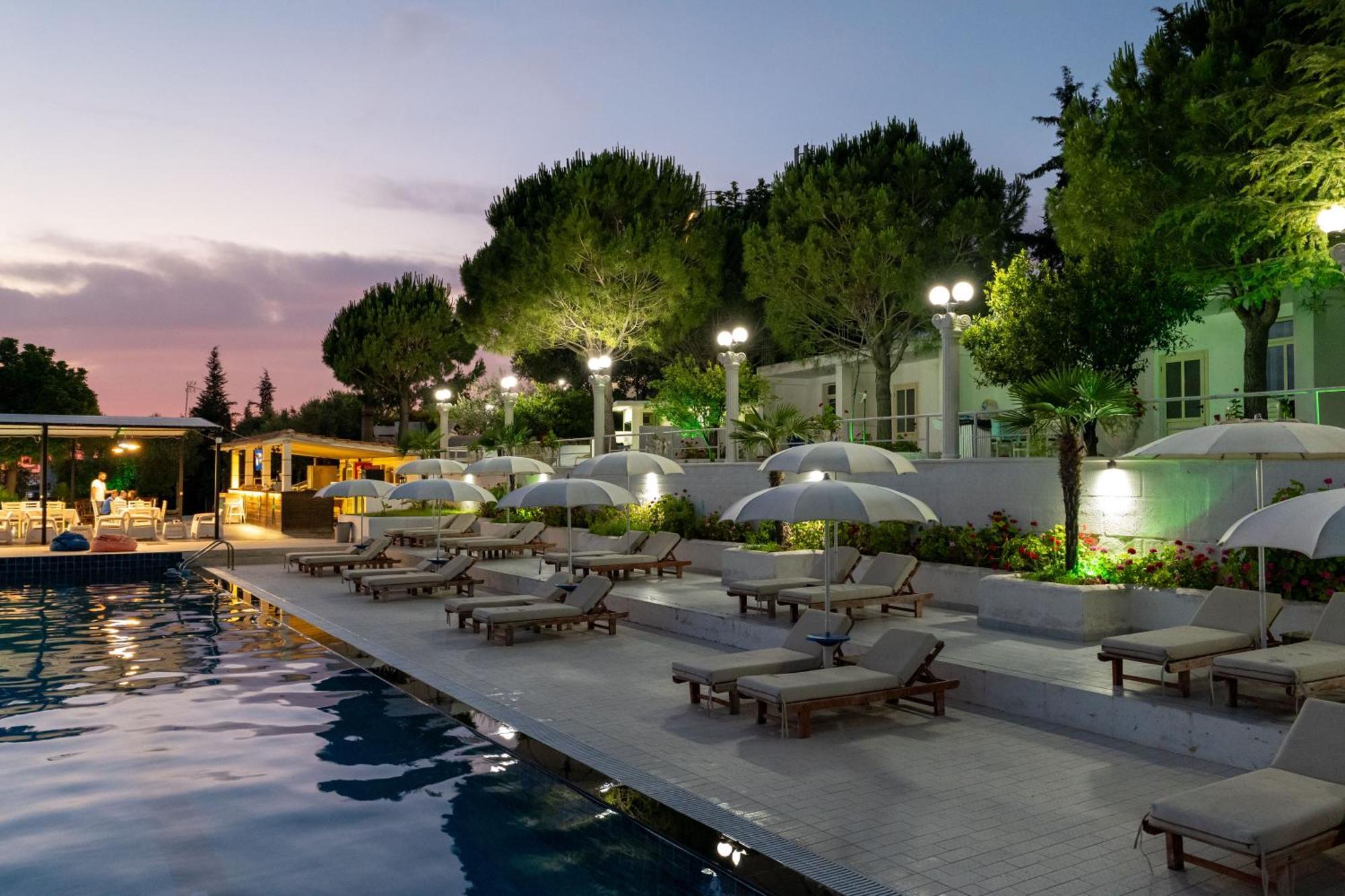 Edva Resort Radhimë エクステリア 写真