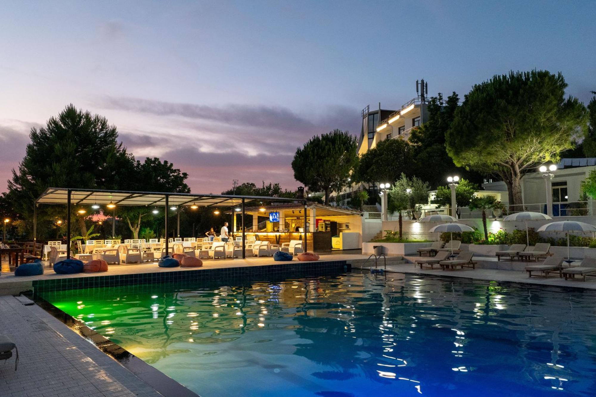 Edva Resort Radhimë エクステリア 写真