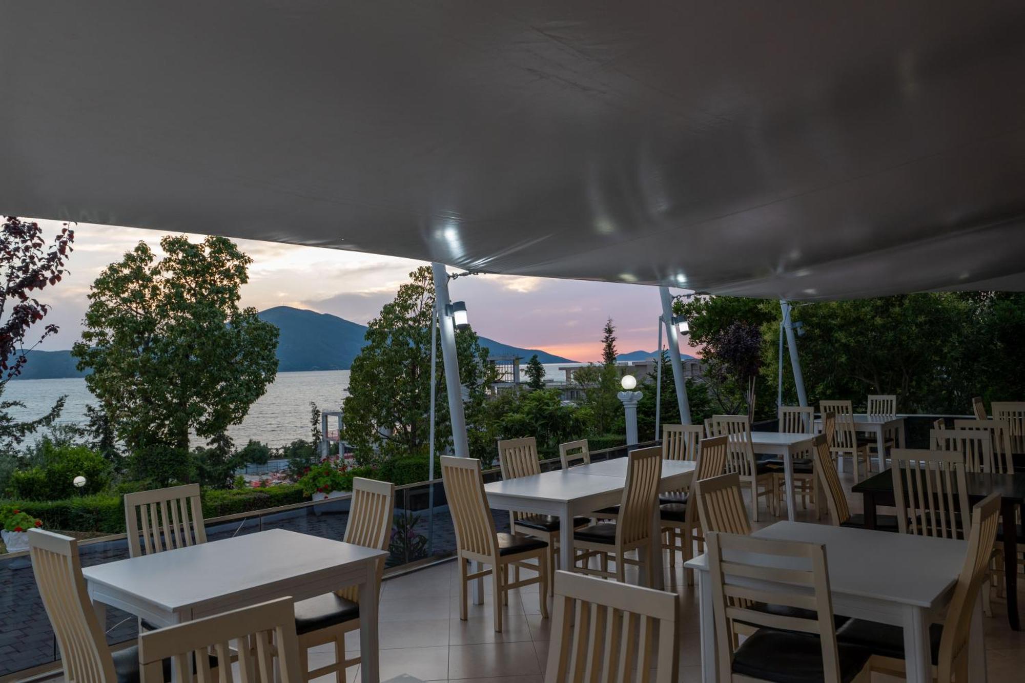 Edva Resort Radhimë エクステリア 写真