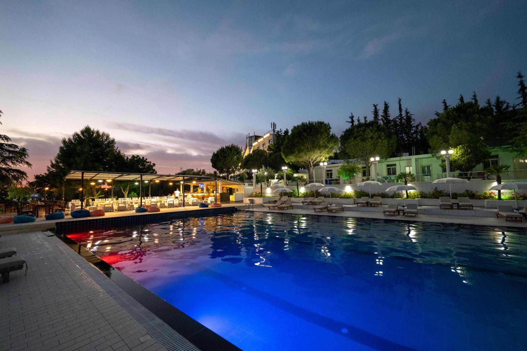 Edva Resort Radhimë エクステリア 写真