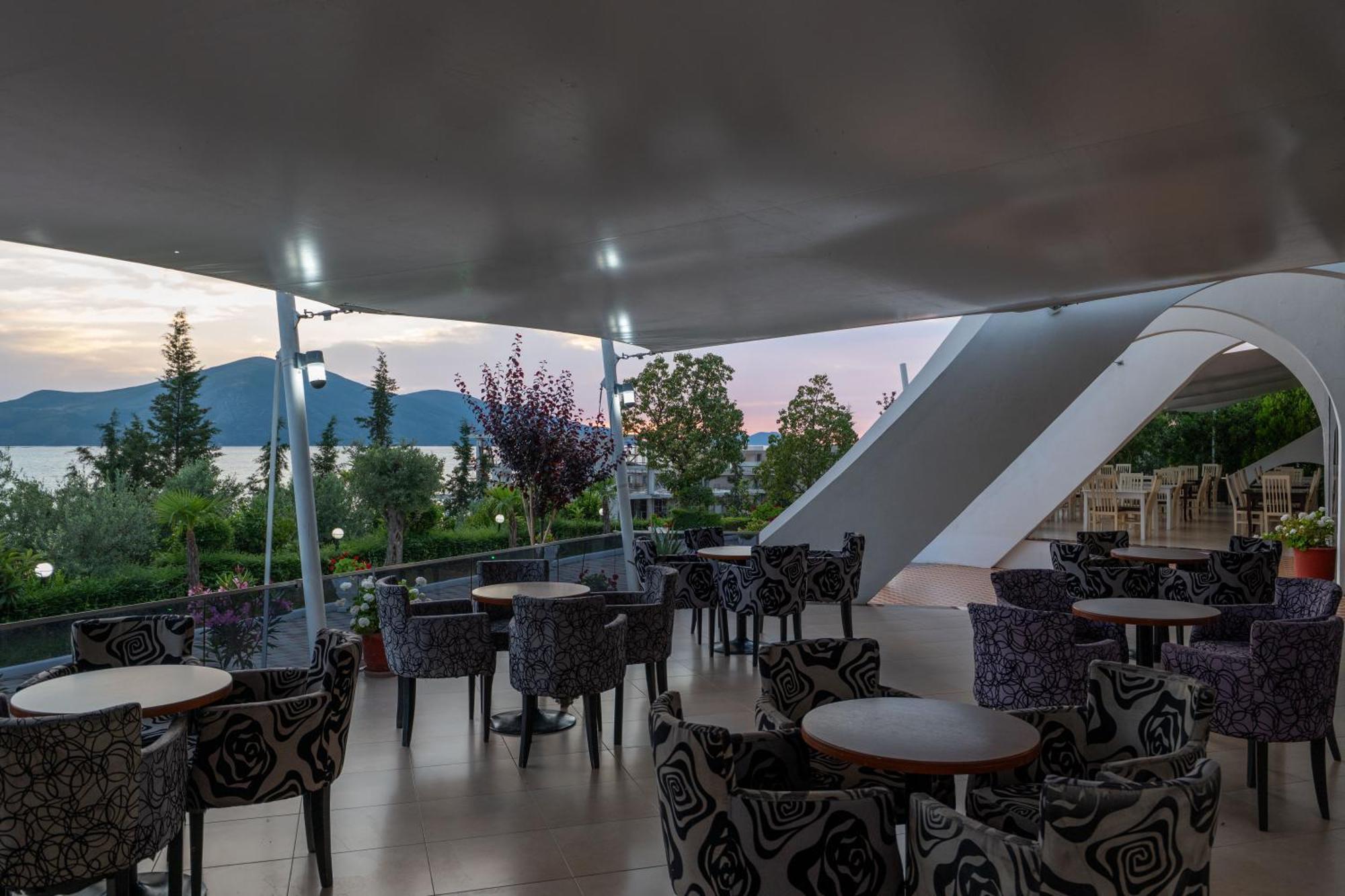 Edva Resort Radhimë エクステリア 写真