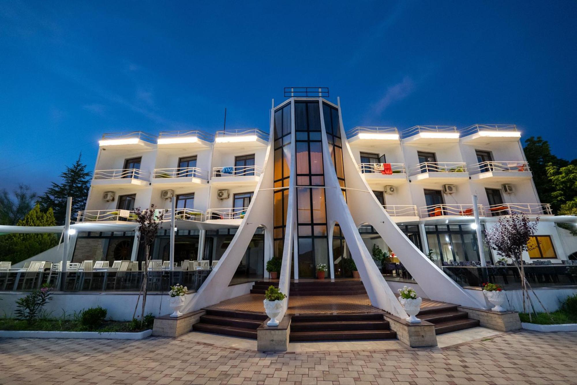 Edva Resort Radhimë エクステリア 写真