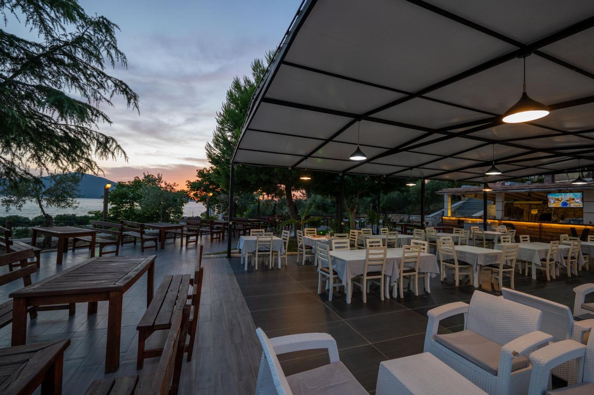 Edva Resort Radhimë エクステリア 写真