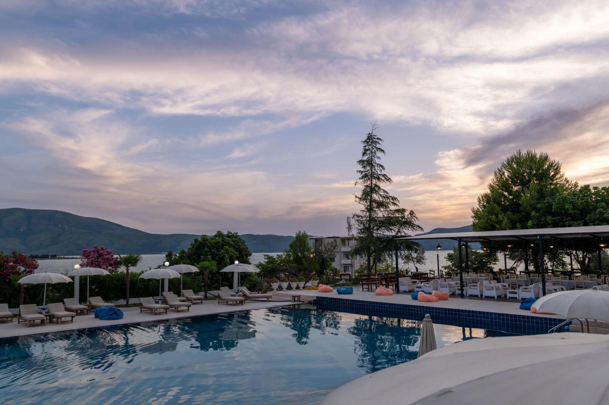 Edva Resort Radhimë エクステリア 写真