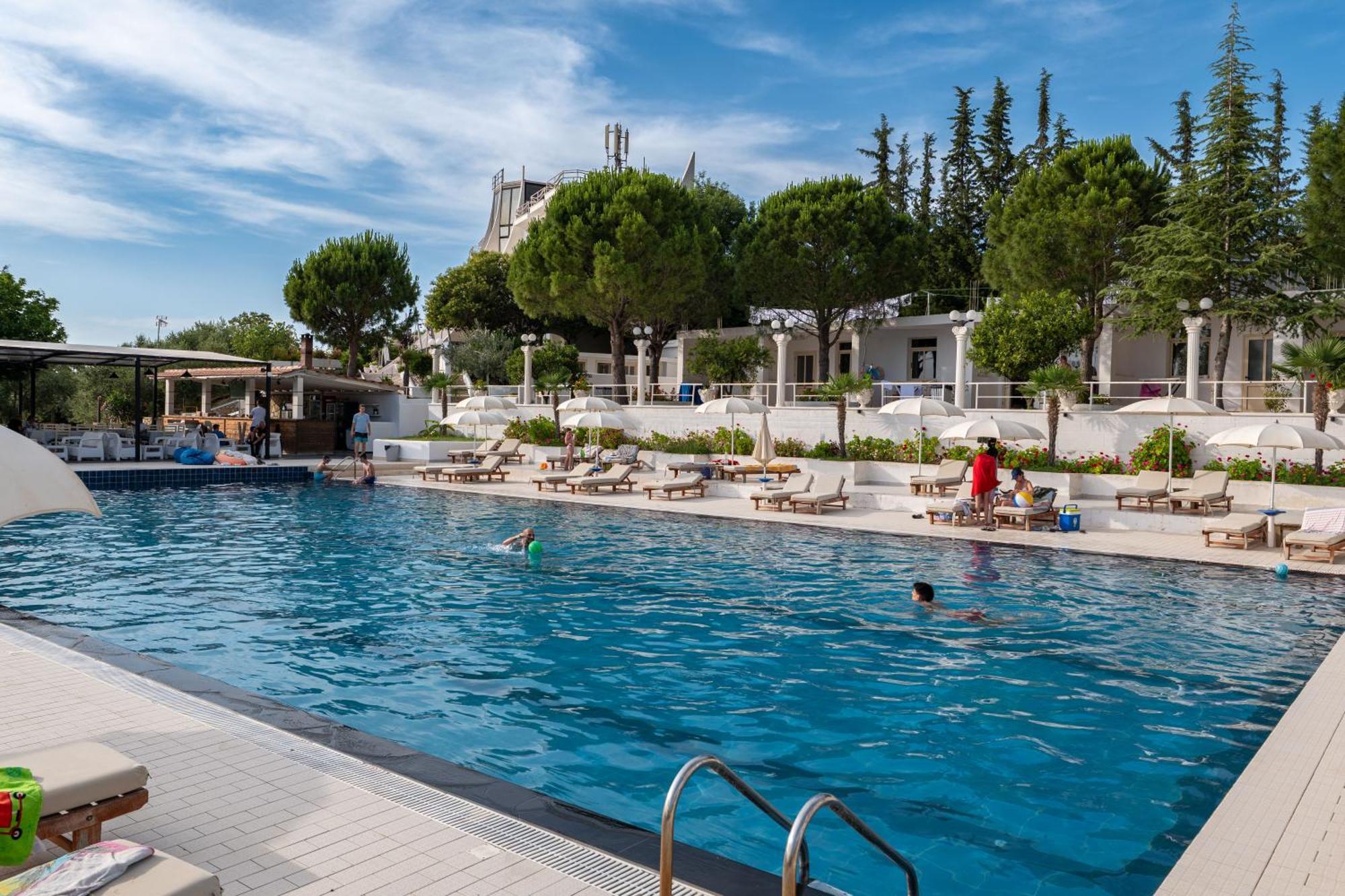 Edva Resort Radhimë エクステリア 写真