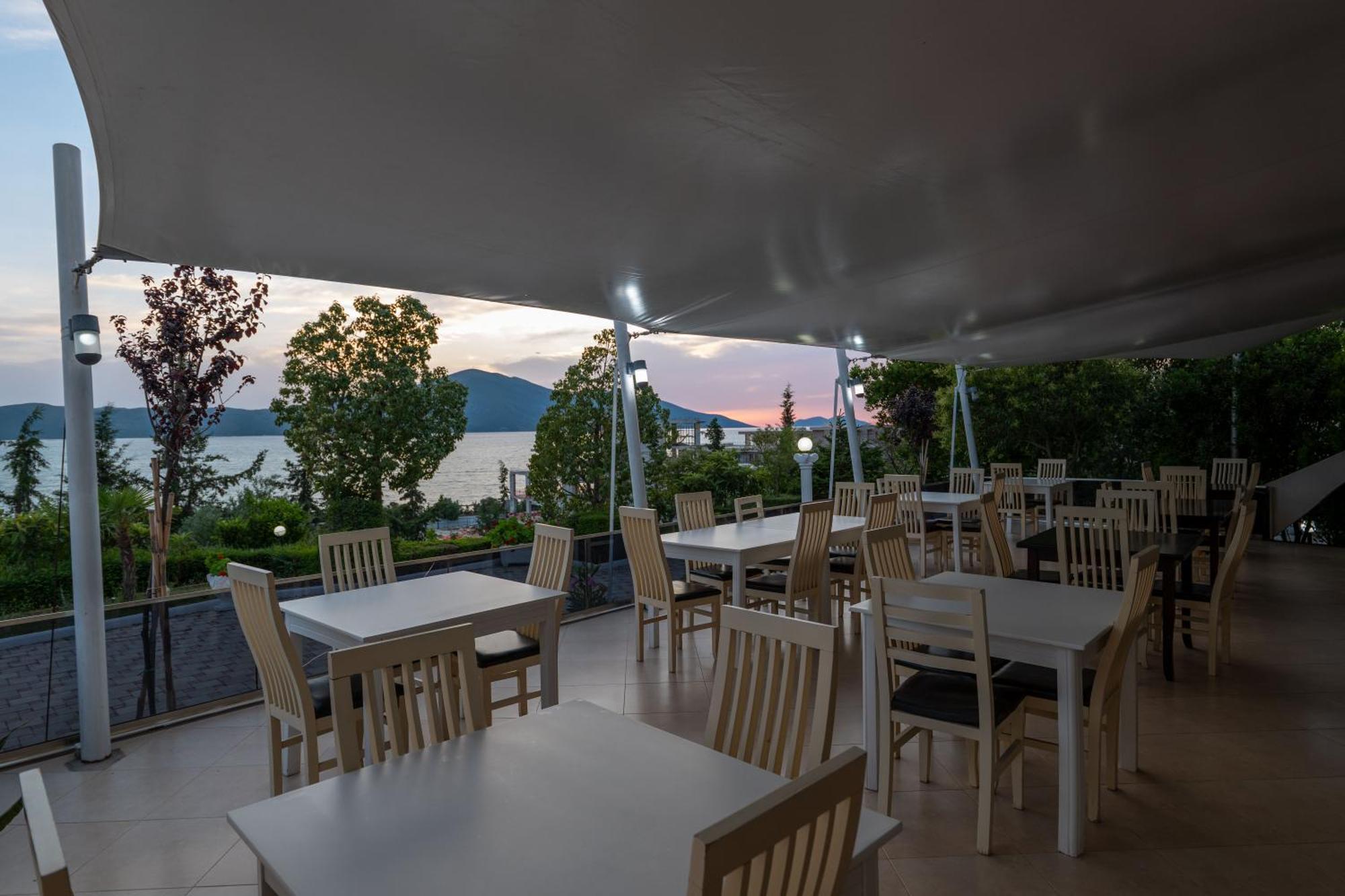 Edva Resort Radhimë エクステリア 写真