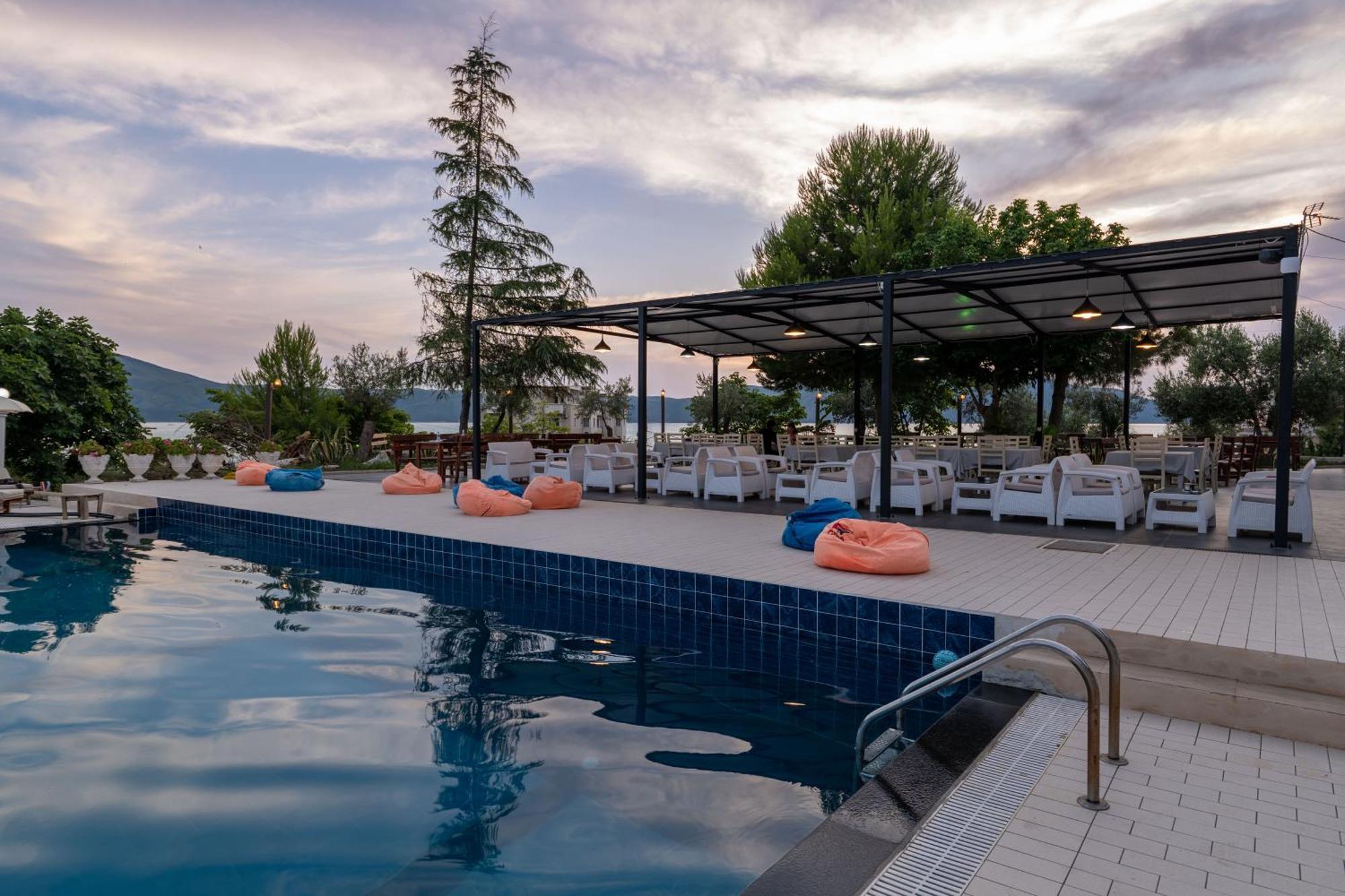 Edva Resort Radhimë エクステリア 写真