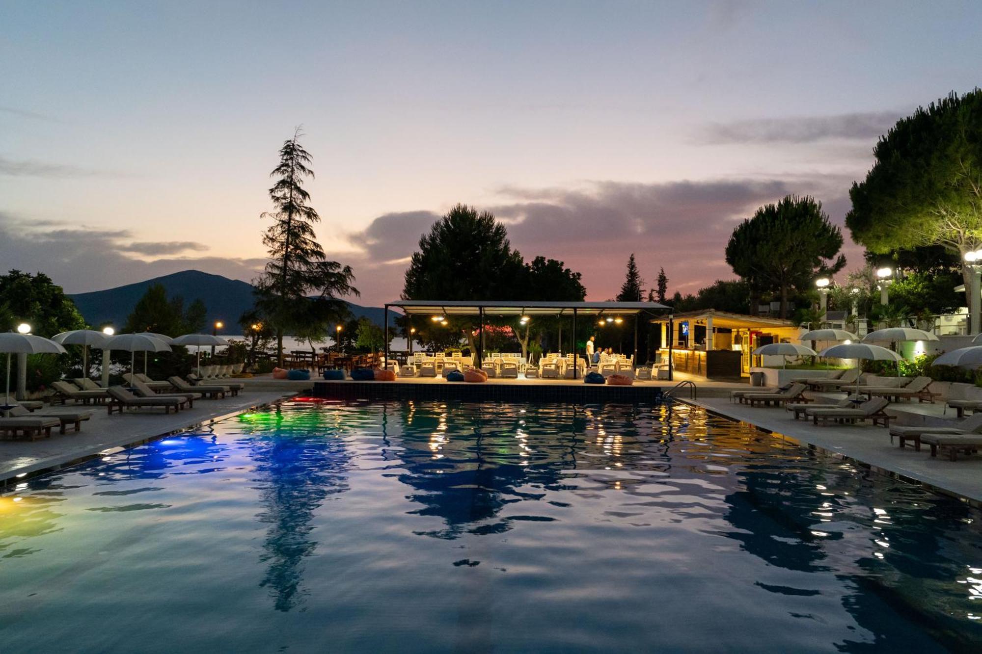 Edva Resort Radhimë エクステリア 写真