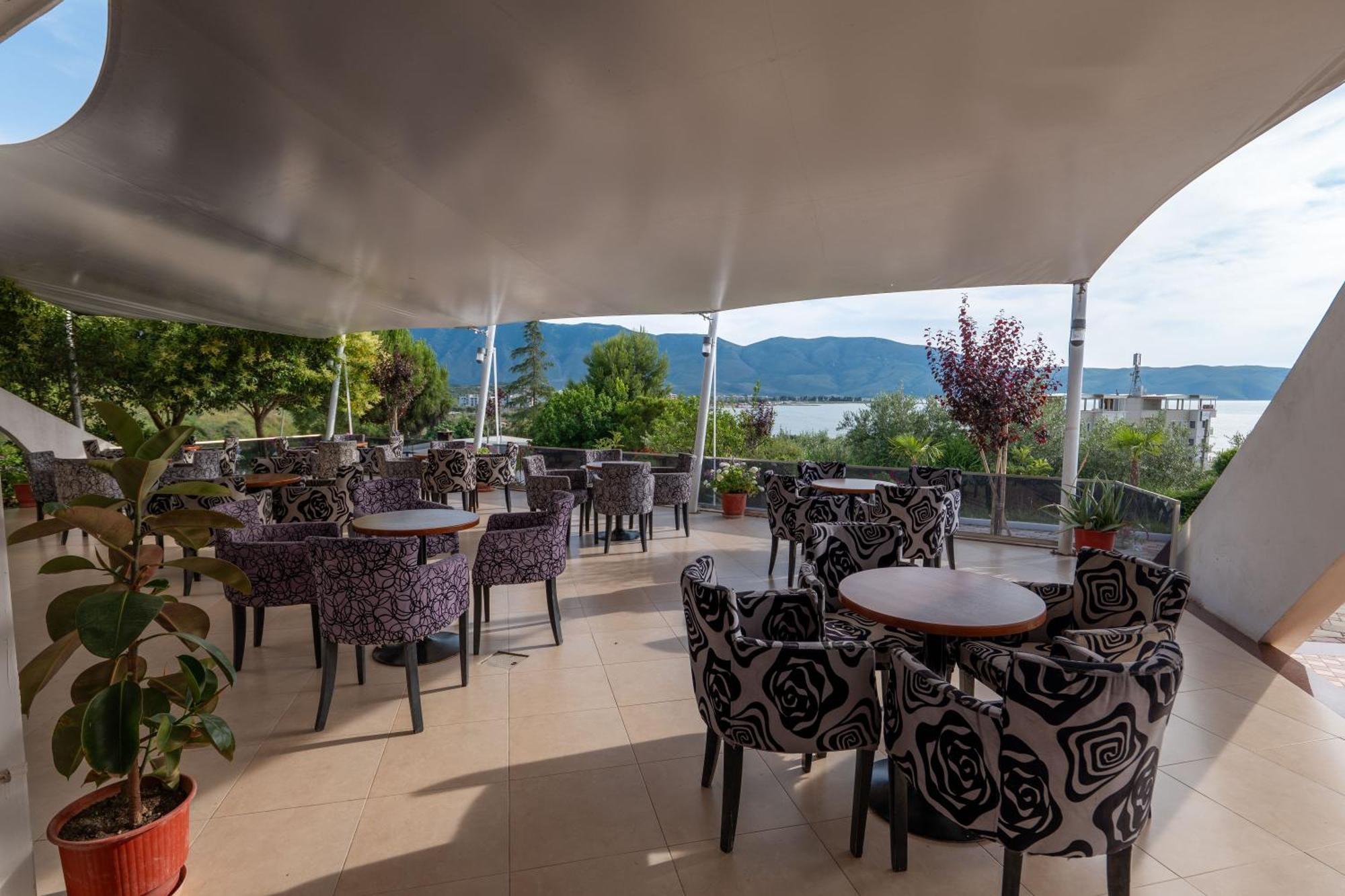 Edva Resort Radhimë エクステリア 写真