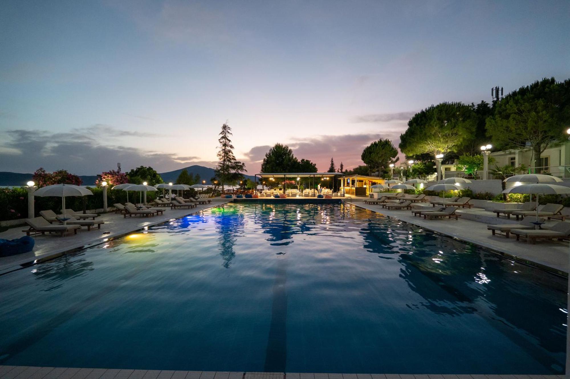 Edva Resort Radhimë エクステリア 写真