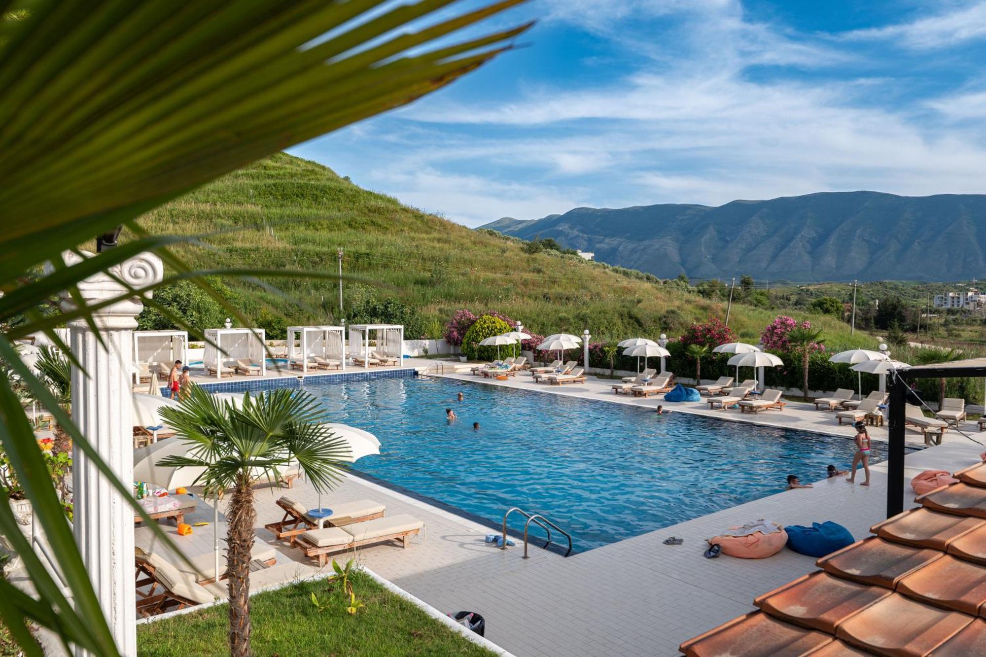 Edva Resort Radhimë エクステリア 写真