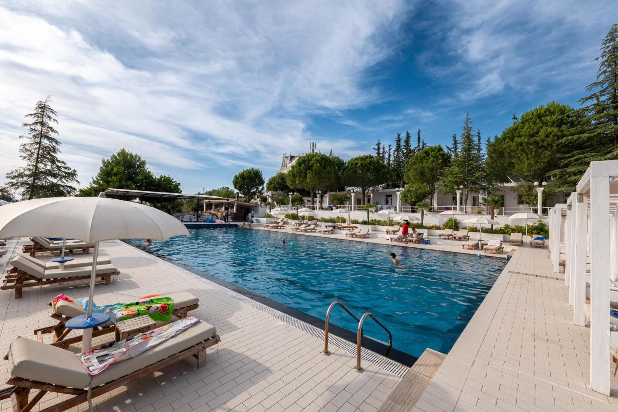Edva Resort Radhimë エクステリア 写真