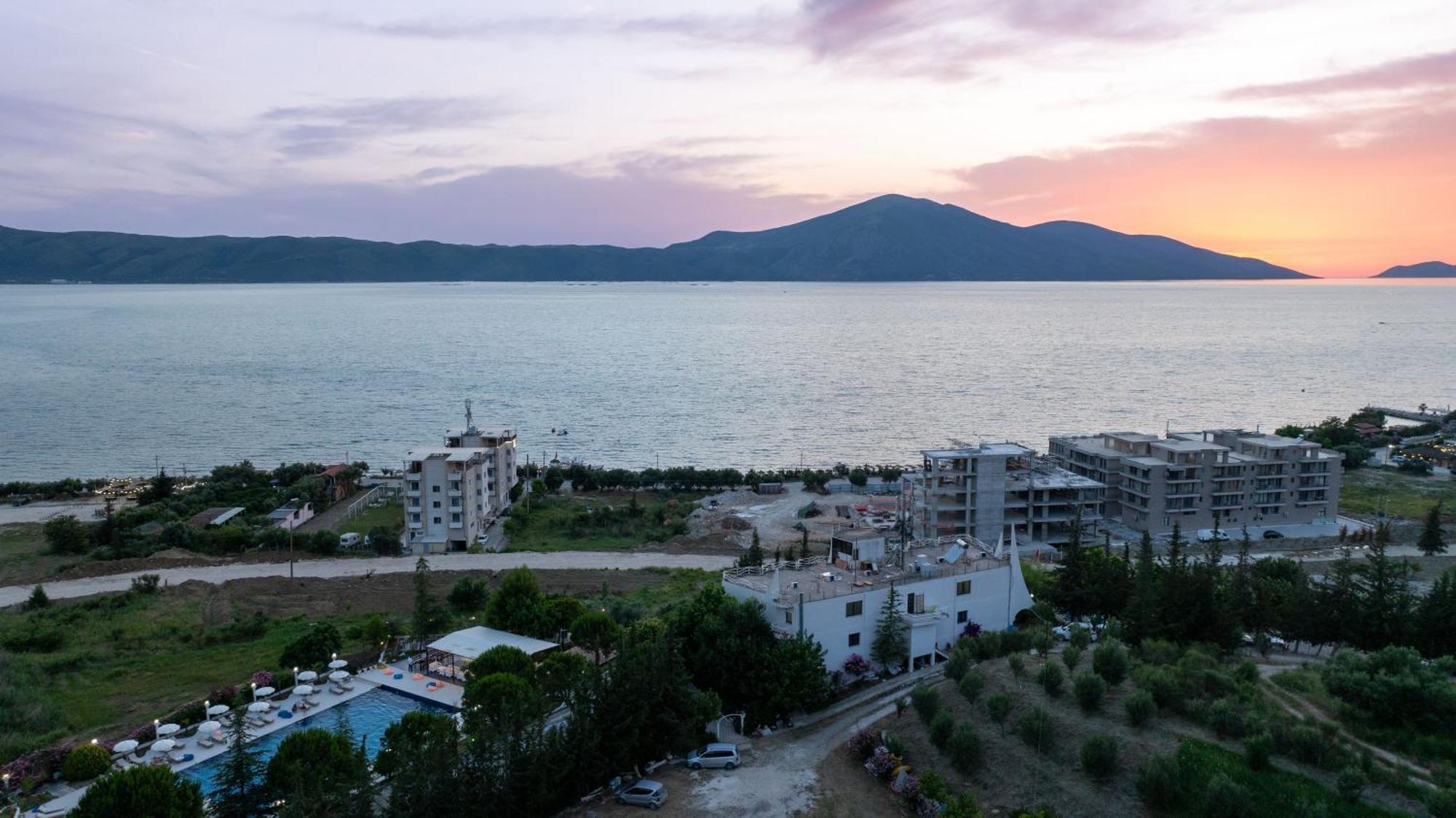Edva Resort Radhimë エクステリア 写真
