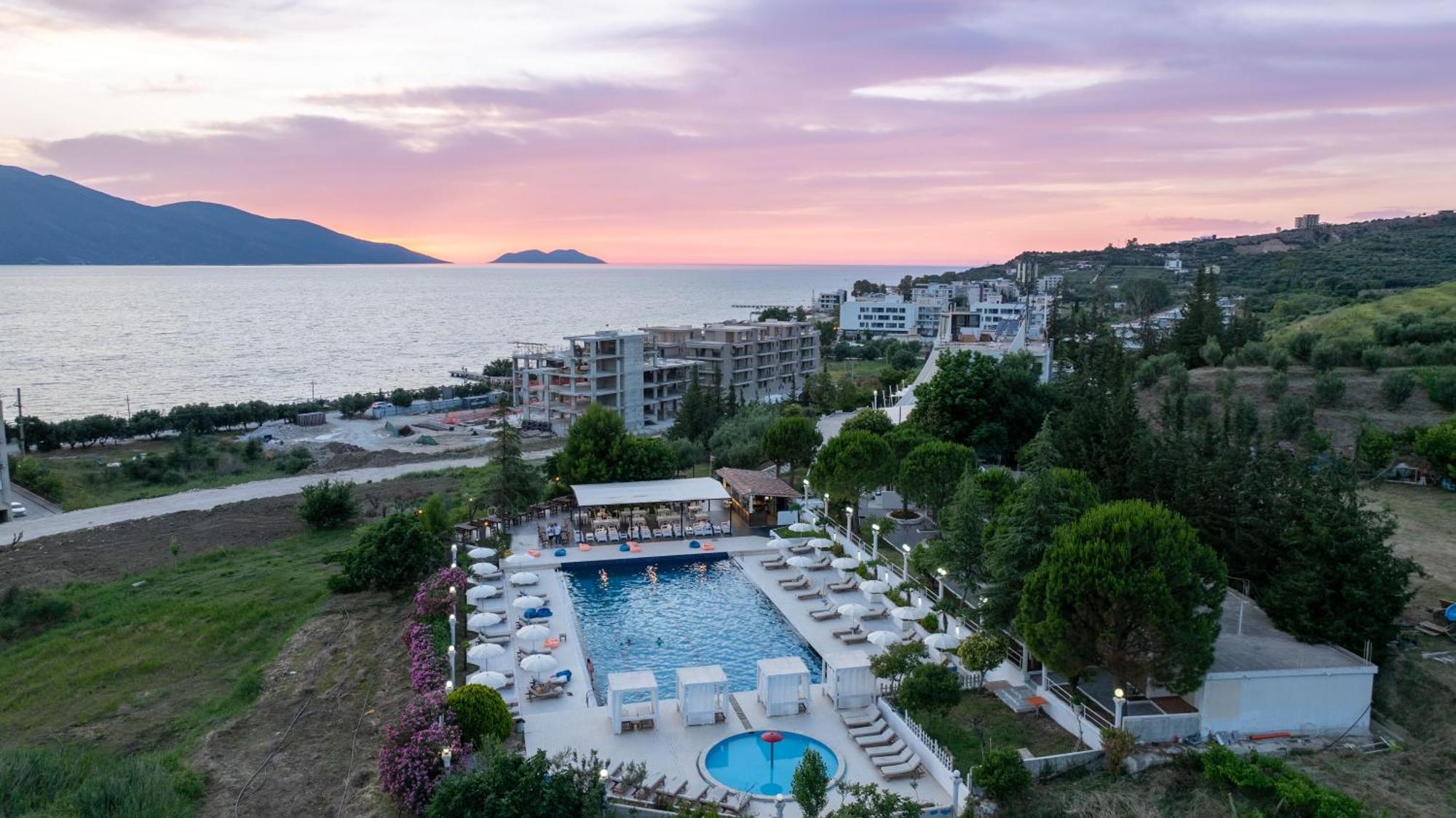 Edva Resort Radhimë エクステリア 写真