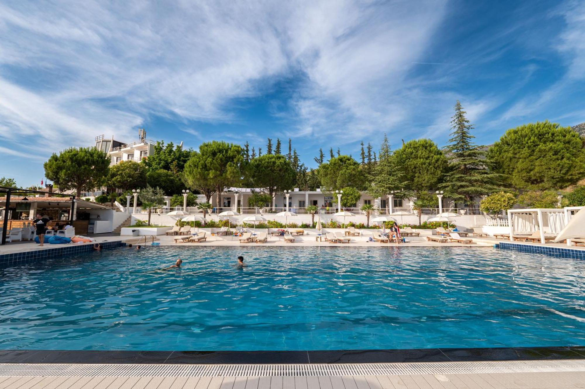Edva Resort Radhimë エクステリア 写真