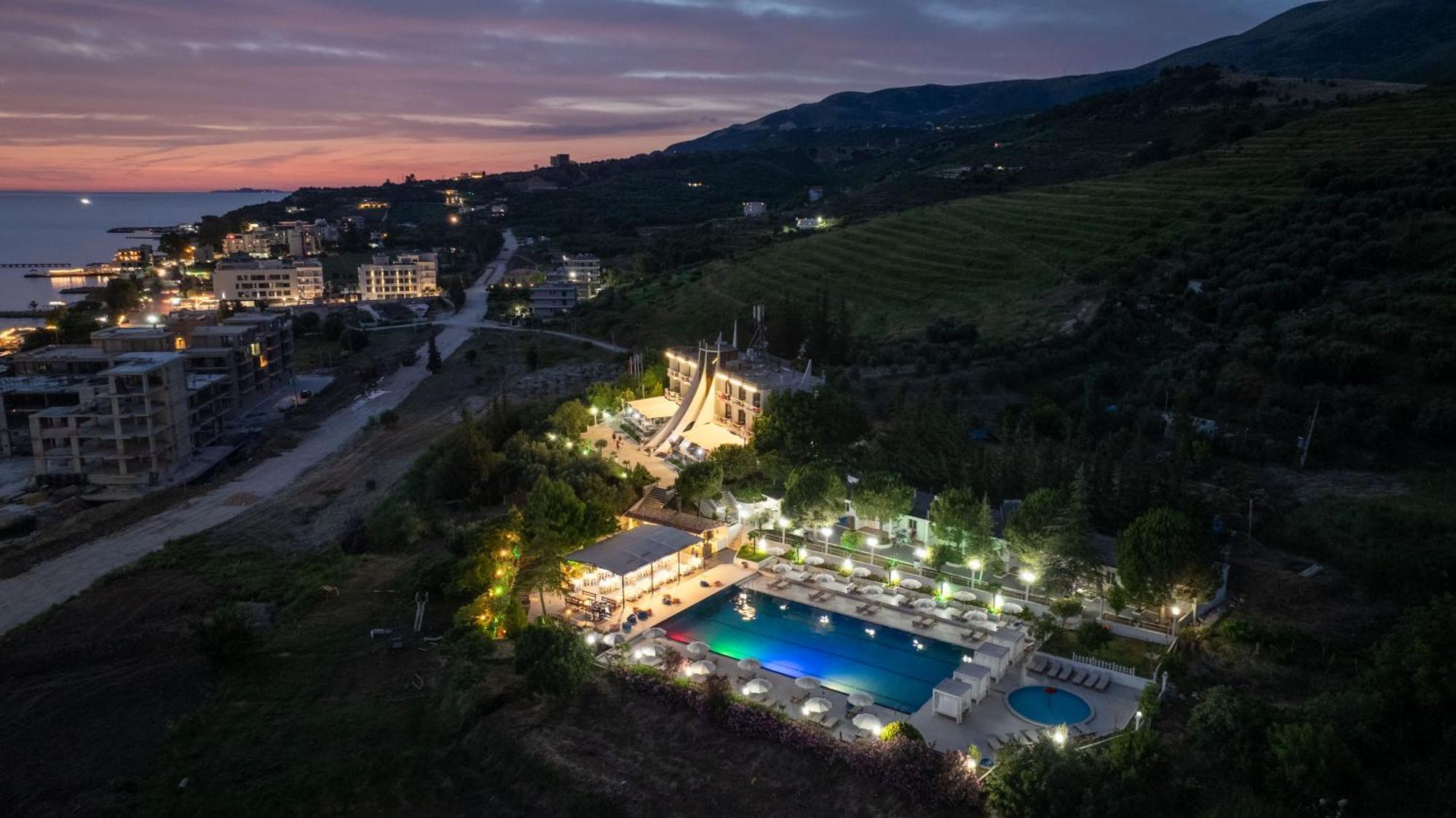 Edva Resort Radhimë エクステリア 写真