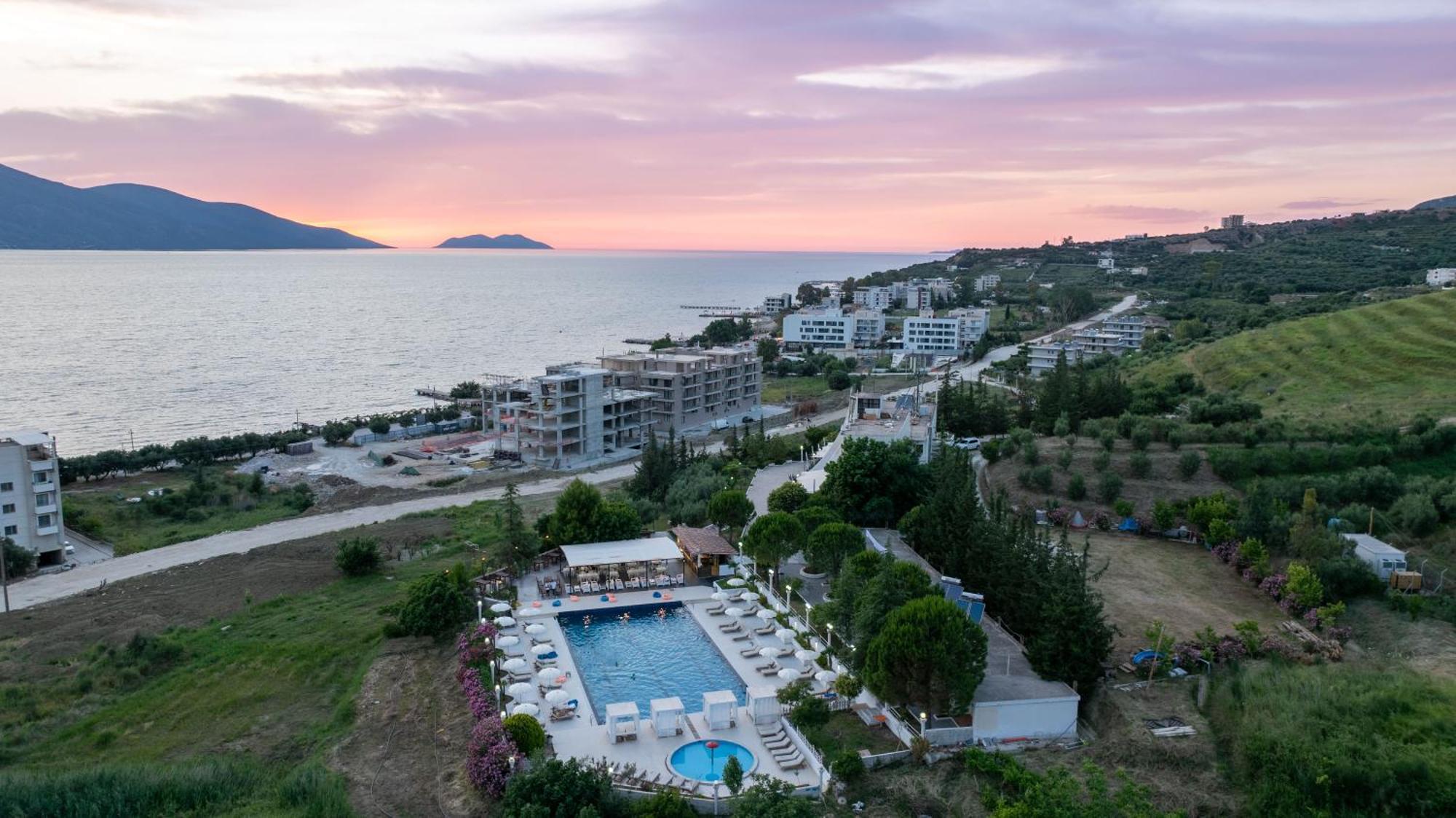 Edva Resort Radhimë エクステリア 写真