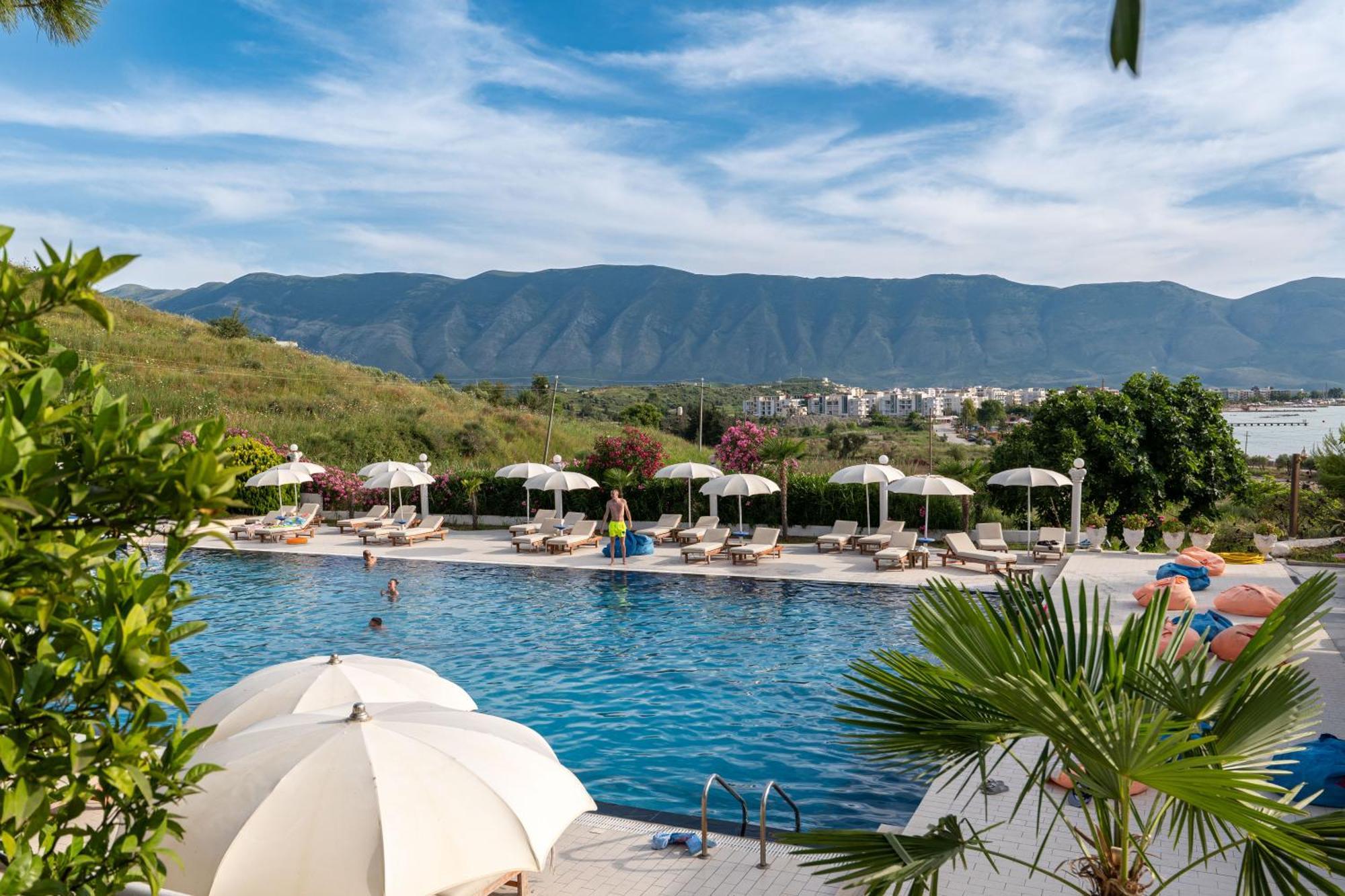 Edva Resort Radhimë エクステリア 写真