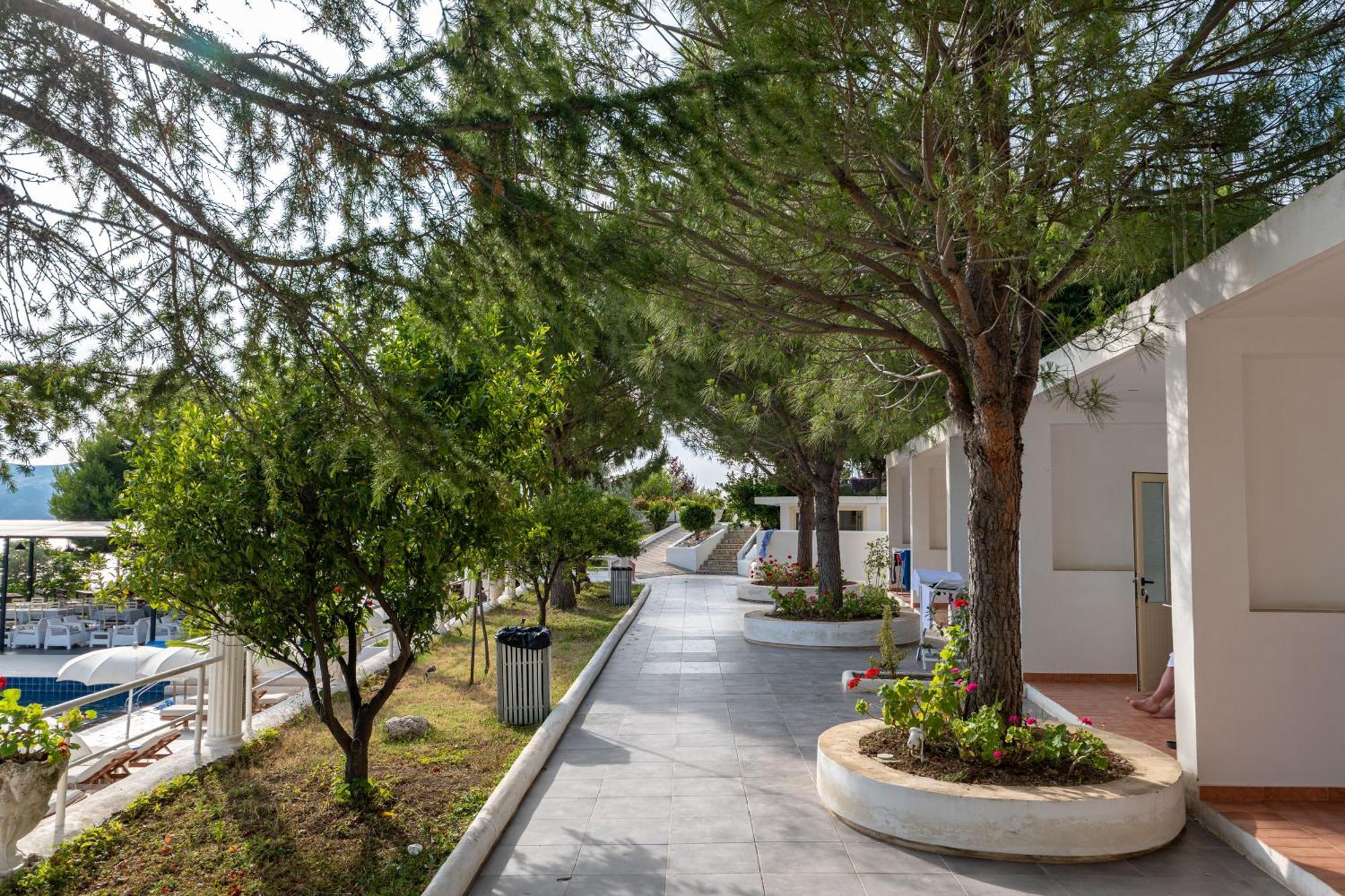 Edva Resort Radhimë エクステリア 写真
