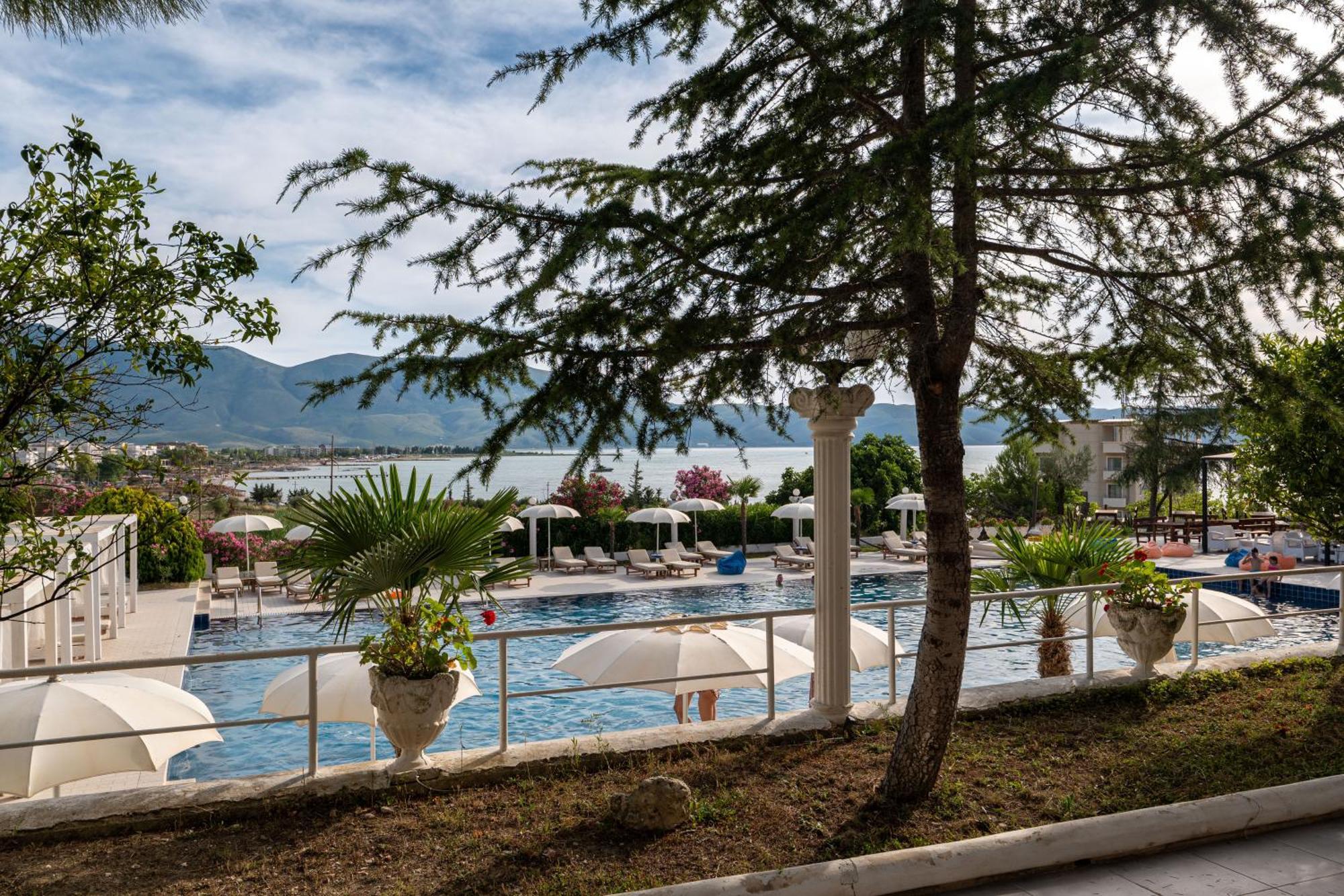 Edva Resort Radhimë エクステリア 写真