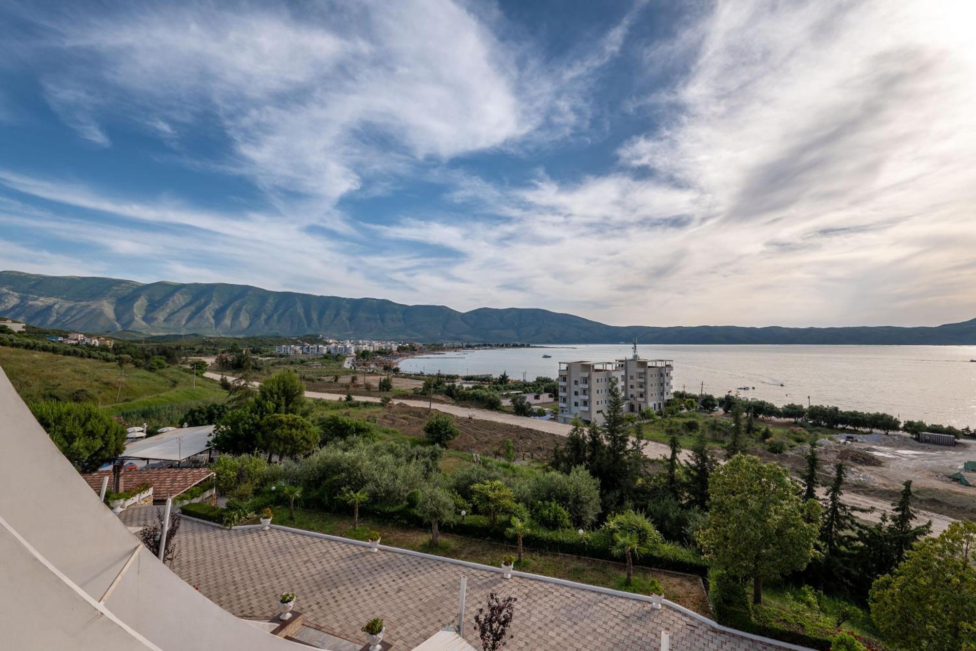 Edva Resort Radhimë エクステリア 写真