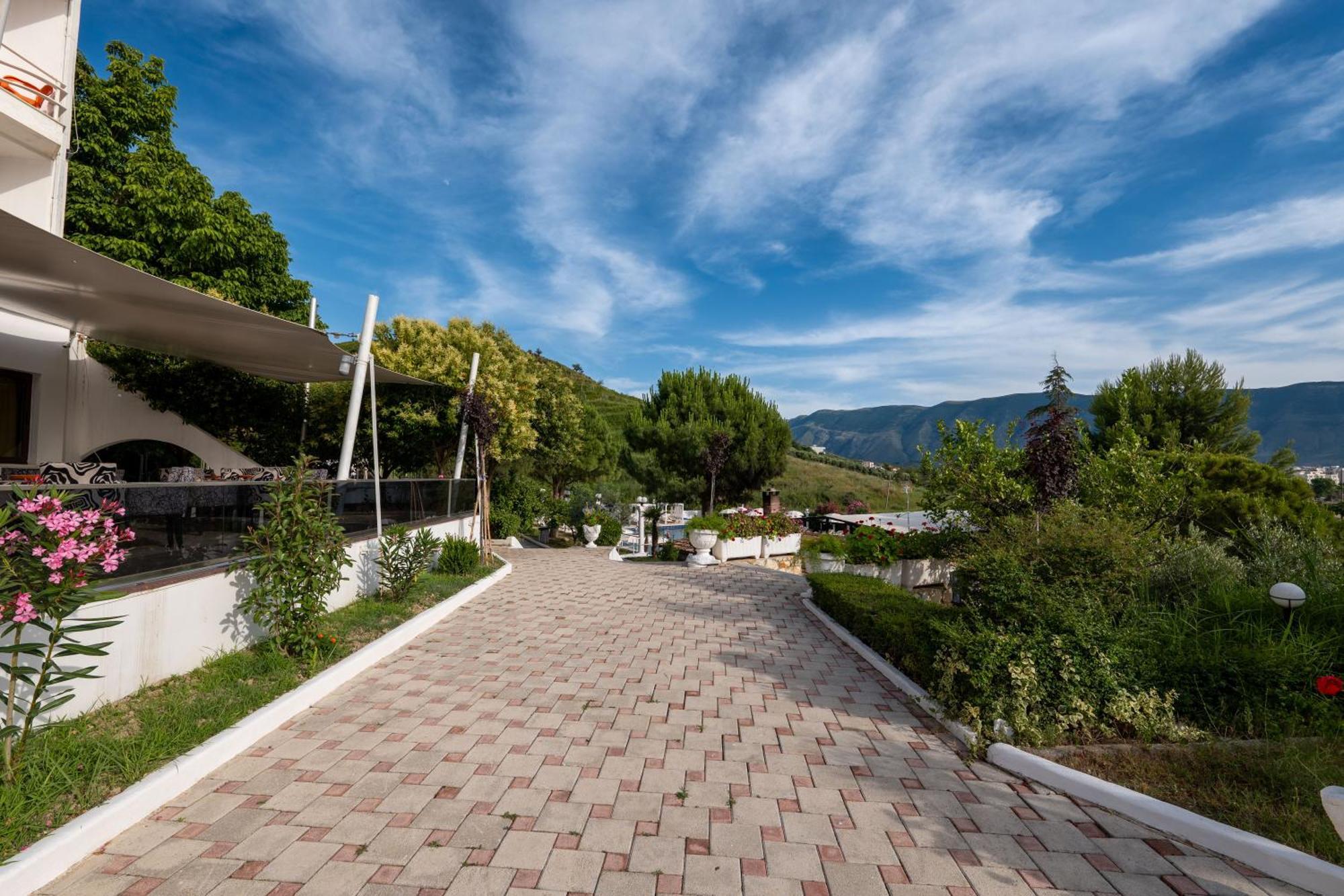 Edva Resort Radhimë エクステリア 写真