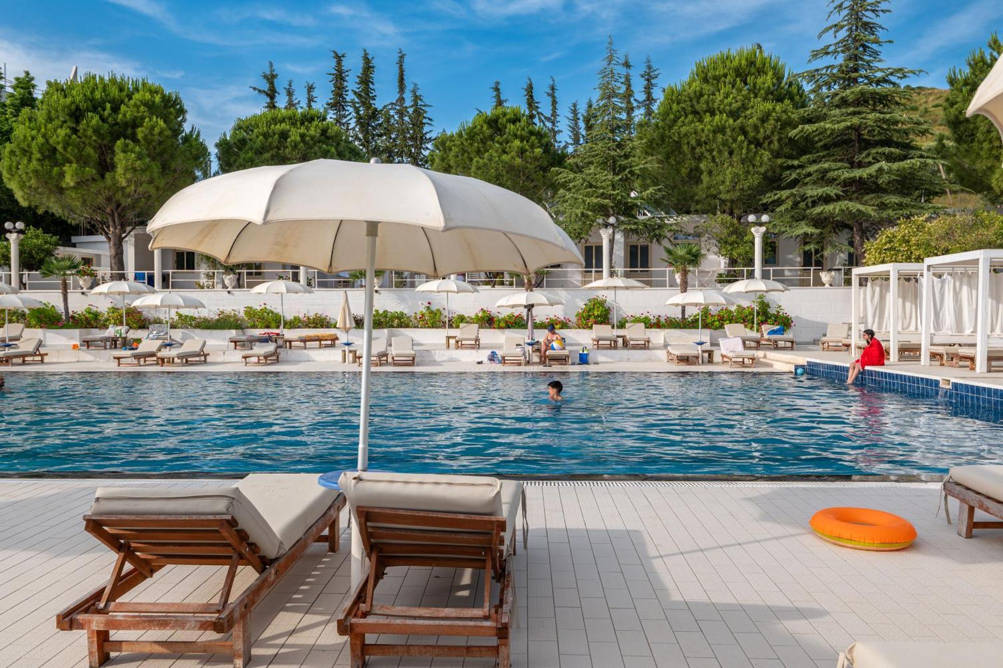 Edva Resort Radhimë エクステリア 写真