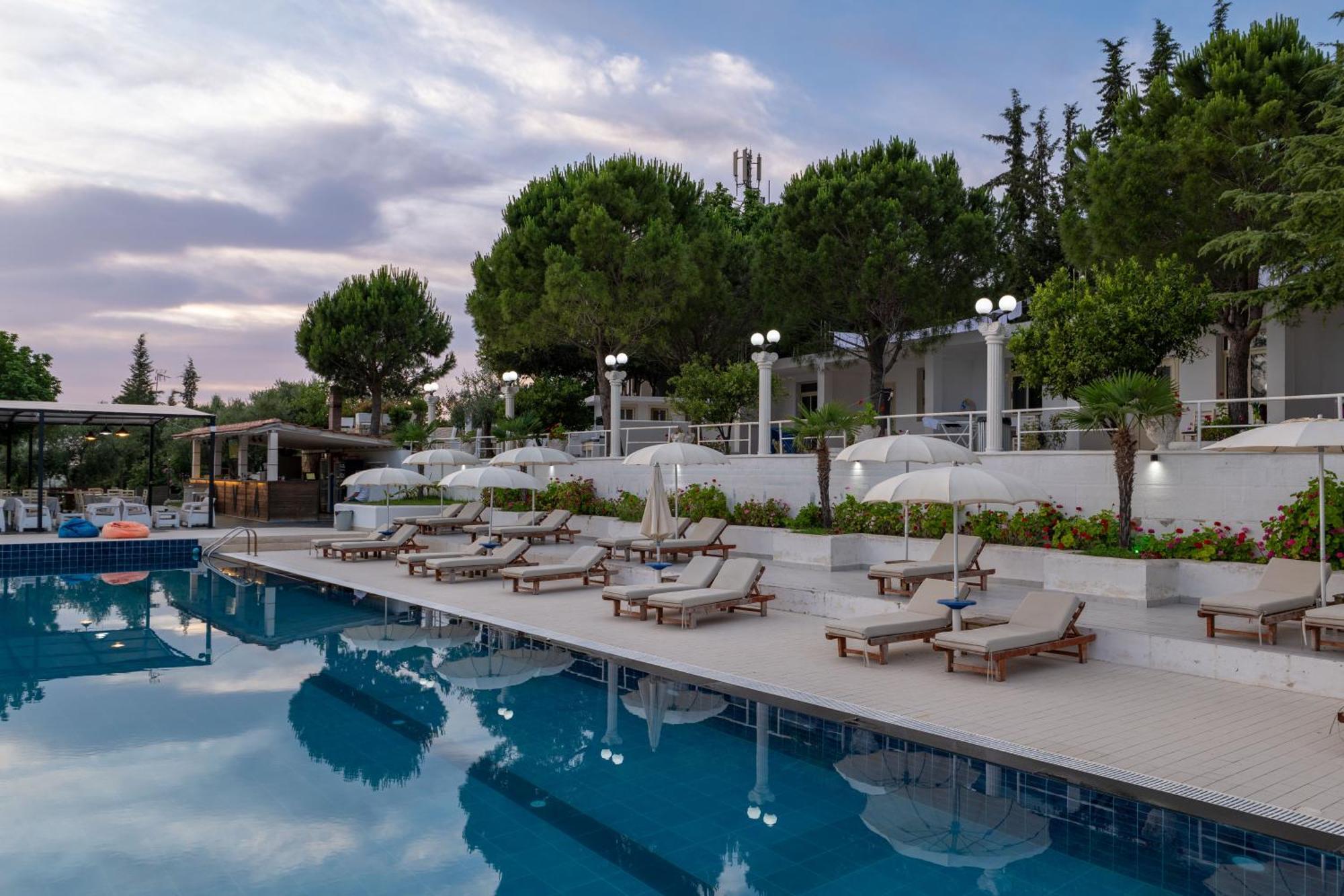 Edva Resort Radhimë エクステリア 写真